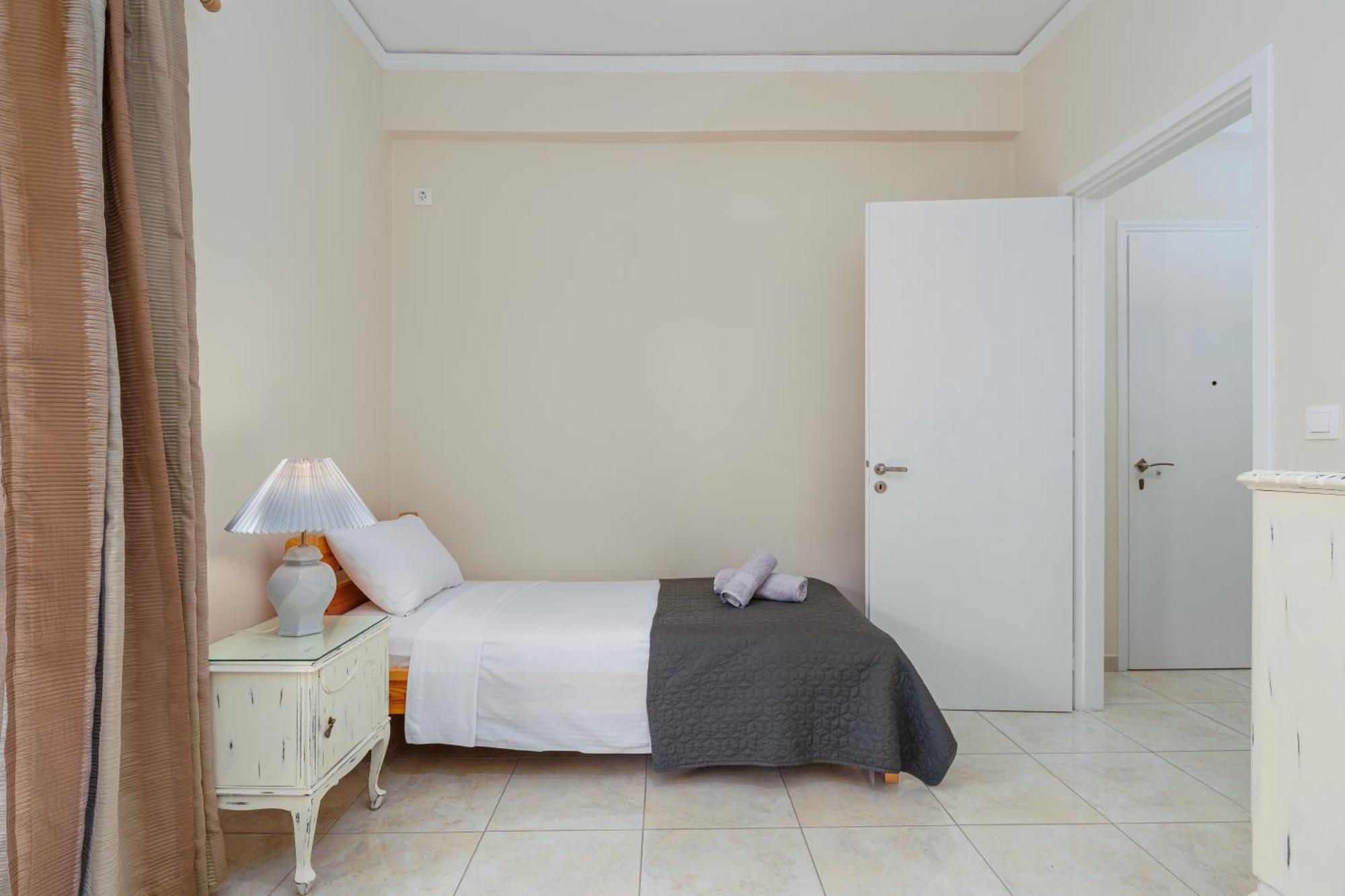 Nostos Apartment, With A Spacious Backyard Artemida  Luaran gambar